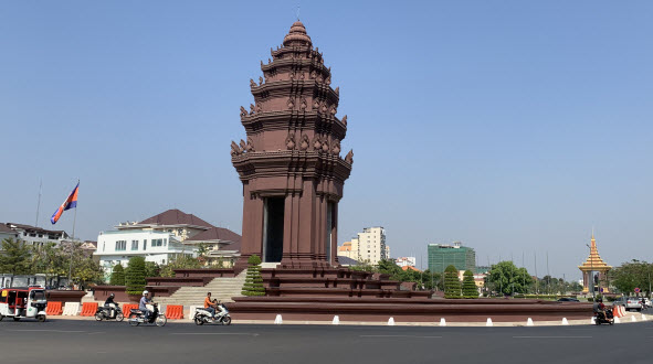 IMG_4535_Unabhängigkeitsdenkmal_Phnom_Penh_k